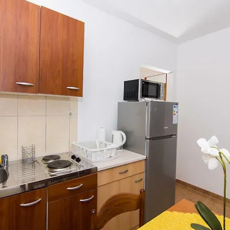 Studio 17609a