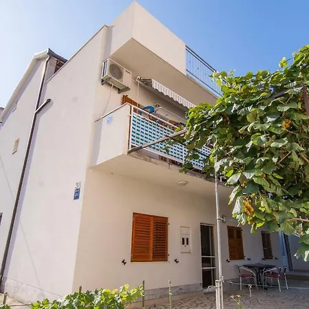 Studio 17609a شقة تروغير